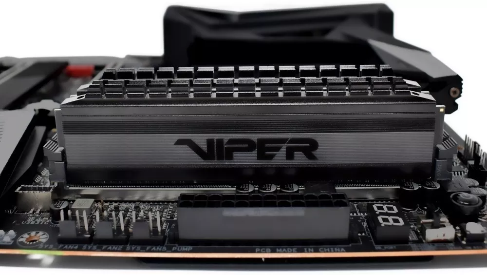 Модуль памяти 64Gb (2*32Gb) Patriot Viper 4 Blackout (PVB464G320C6K)