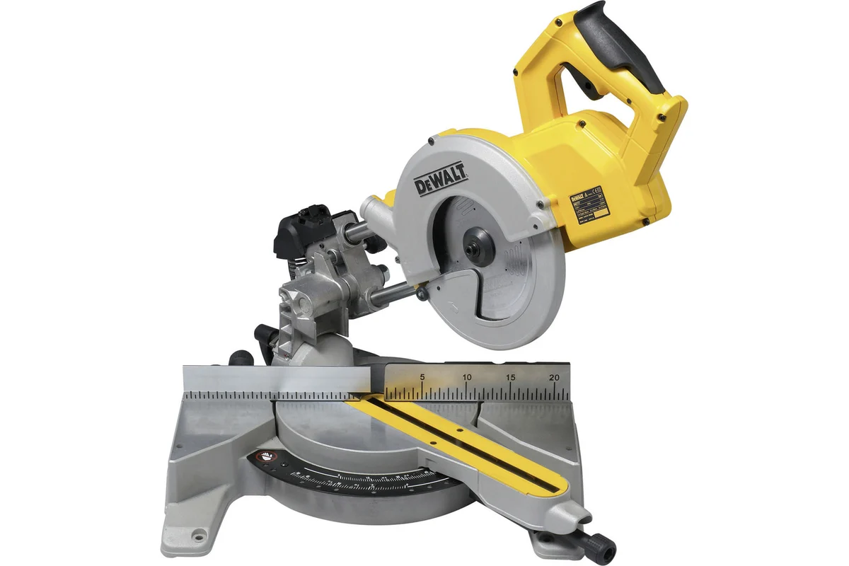 Торцовочная пила DeWalt DWS777 (DWS777-QS)